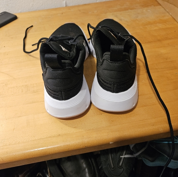 Adidas Womens Swift Run 23 Sneakers Size 6.5 Black/Silver. - Picture 3 of 7